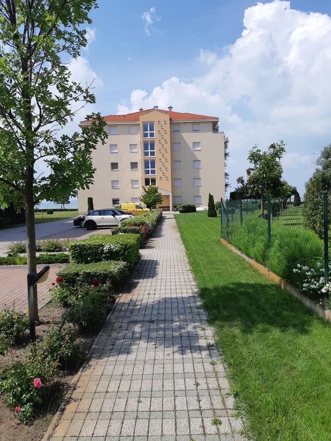 Lakeside Family Apartment Siofok Exterior photo